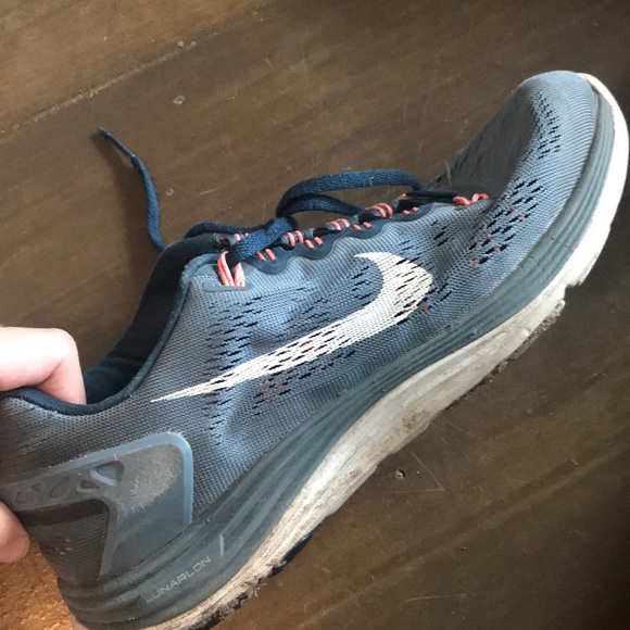 Running shoes - Picture 2 of 3